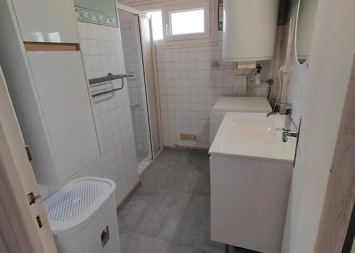 En Bord De A Saint Pierre La فلوري